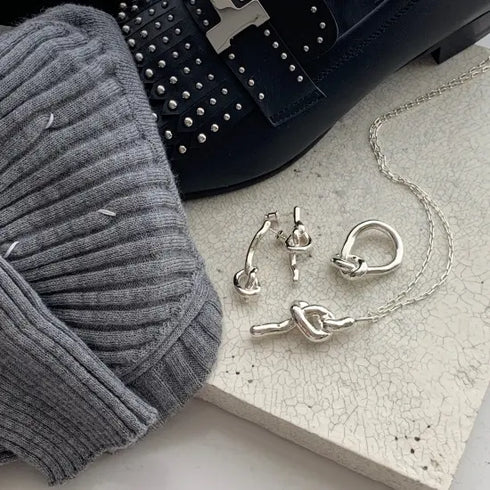knot ring